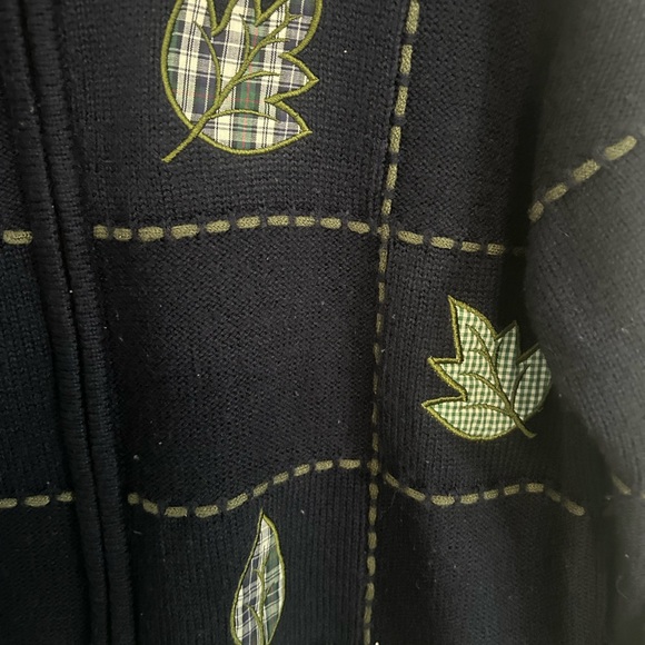 Cozy Navy Leaf Patterned Sweatshirt - Picture 4 of 6